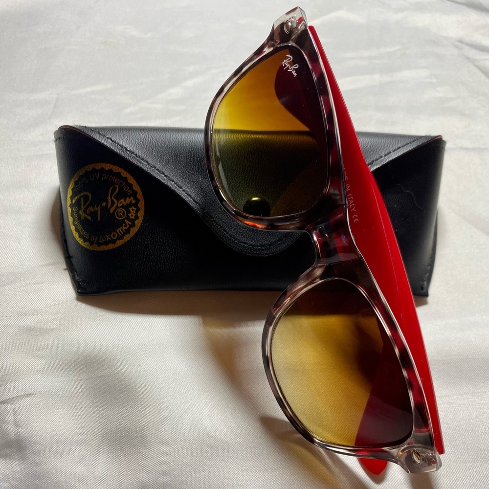 Ray-Ban Red Wayfarer Classic